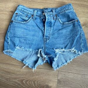 Levi’s high rise 501 cutoff shorts light wash 3 in inseam w25